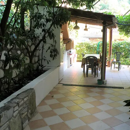 Dimitra Lägenhetshotell