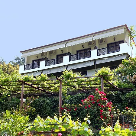 Dimitra Lägenhetshotell